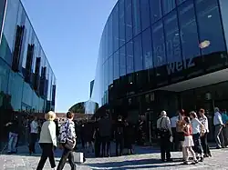 Les visiteurs affluant au Kunsthaus museum.