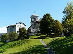 Le site prieural vu de l'ouest.