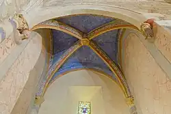 Voûte peinte et sculptée de la chapelle nord.