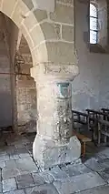 Pilier avec les armes de la Maison de Choiseul.