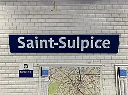 Panneau indiquant le nom de la station.