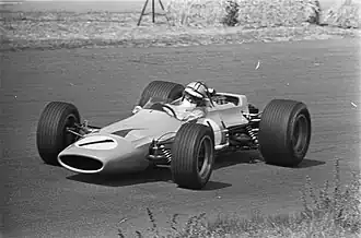 McLaren M7A