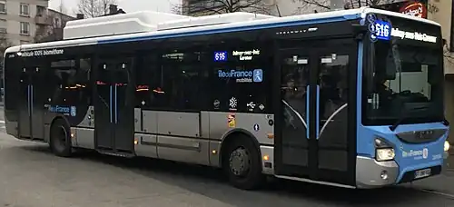 Iveco Bus Urbanway 12 GNV n°241084 sur la ligne 616 en gare d'Aulnay-sous-Bois.