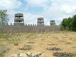 Répliques de fortifications romaines du siège d'Alésia