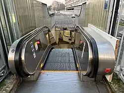 L'escalier mécanique de l'accès no&nbsp;1.
