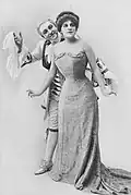 Publicité dans le Theatre Magazine, 1911, pour la pièce Everywoman de Walter Browne, avec l'actrice de vaudeville Laura Nelson Hall&nbsp;(en), musique de George Chadwick.