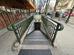 L'accès no&nbsp;1 « Place Victor et Hélène Basch ».