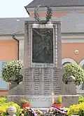 La stèle.