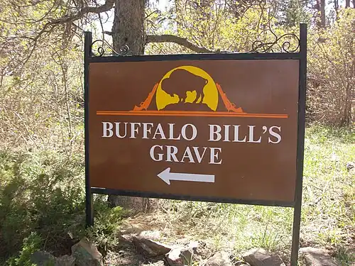 Panneau indiquant l'emplacement de la tombe de Buffalo Bill.
