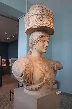 Caryatide du Petit Propylée, seconde moitié du -Ier siècle (inv. 5105).
