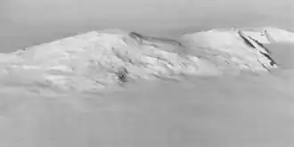 Vue aérienne des Steere (à droite) et Frakes (à gauche) depuis le nord-est.