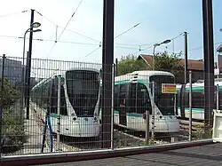 Rames livrées en attente à l'atelier de Colombes.