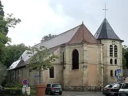 Église Saint-Étienne, Chilly-Mazarin, voisine de l'ancien château.