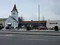 la chapelle vue depuis la rue, sous la neige