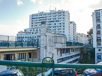 Vue sur l'immeuble-pont.