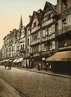 Vue ancienne de la rue Saint-Pierre entre 1890 et 1905.
