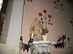 Statuette d'une pietà en bois dorée polychrome