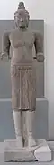 Shiva ascète. Mỹ Sơn, tour centrale du groupe C1. VIIIe&nbsp;siècle. H. 196&nbsp;cm Musée de Đà Nẵng[70]