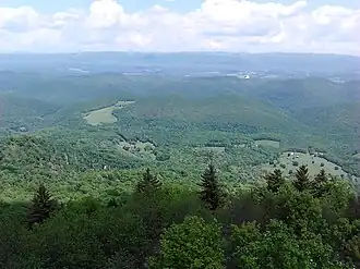 Vue vers le sud depuis le sommet.