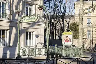 L'entrée de la station, de style Guimard.