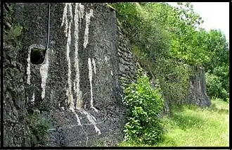 Vue rapprochée de l'ouvrage.
