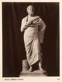 Portrait de Sophocle, v. 330. Copie en marbre. H. 2,05&nbsp;m. Vatican, musée Pio Cristiano(?)[124]