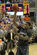 Damian Jones jouant pour Vanderbilt
