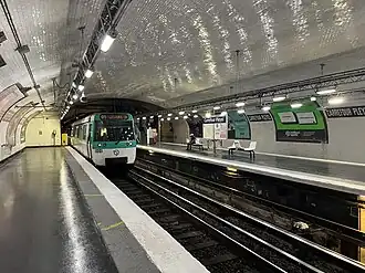 Rame entrant dans la station.