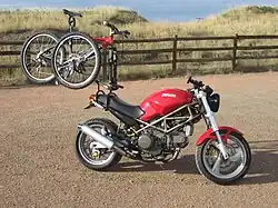 Porte-vélo pour moto.