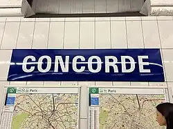 Panneau indiquant le nom de la station.