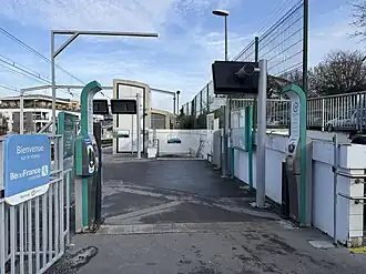 L'accès no&nbsp;2 « Boulevard Georges Seneuze ».