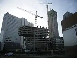 Construction des deux tours sur la façade côté Wijnhaven (nord) en 2006-2008.