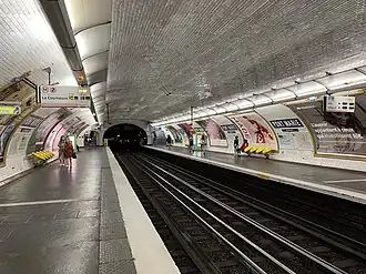 Quais de la station, en direction d'Ivry et Villejuif.