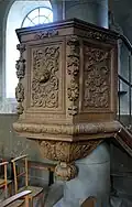 Chaire sculptée.