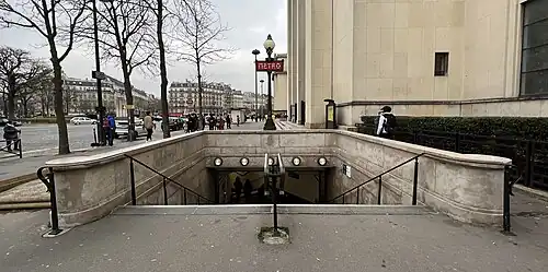 L'accès no&nbsp;6 « Avenue Paul-Doumer ».