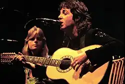 Paul et Linda McCartney en concert en 1976