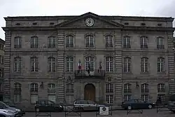 L'hôtel de ville, du XVIIIe siècle.