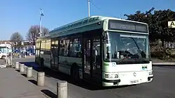 Irisbus-Renault Agora S GNV en ancienne livrée (n°94004) en gare de Meaux.