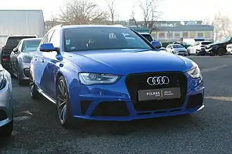 Une Audi RS4 Avant B8 Bleu Nogaro.