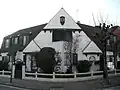 La villa depuis l'intersection des avenues Joseph-Duboc et des Phares