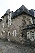 Détail de la façade du manoir côté jardin