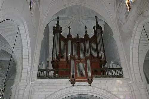 Orgue de tribune.
