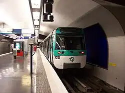 Rame stationnant sur les quais.
