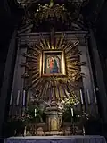 Vierge à l'Enfantt (XVe&nbsp;siècle) au-dessus de l'autel.