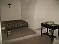 Une chambre simple, avec coin salle de bain dans la chambre
