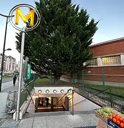 L'accès no&nbsp;1 « Avenue de la Porte de Charenton ».
