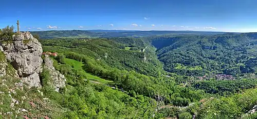 Panorama depuis le belvédère de la roche.