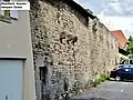 Les remparts vue de l'ouest, à la fin de la promenade des remparts avec les créneaux encore conservés.