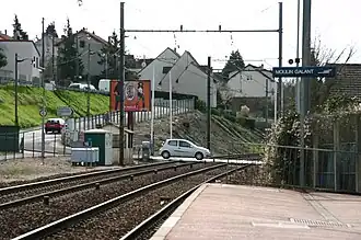 Le passage à niveau.