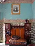 mobilier de Gaspar Homar. Au fonds rambarde Fleur de saule.